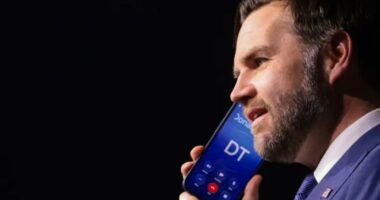 Trump sends Vance to voicemail at political rallyâbut eventually gets prez on the line